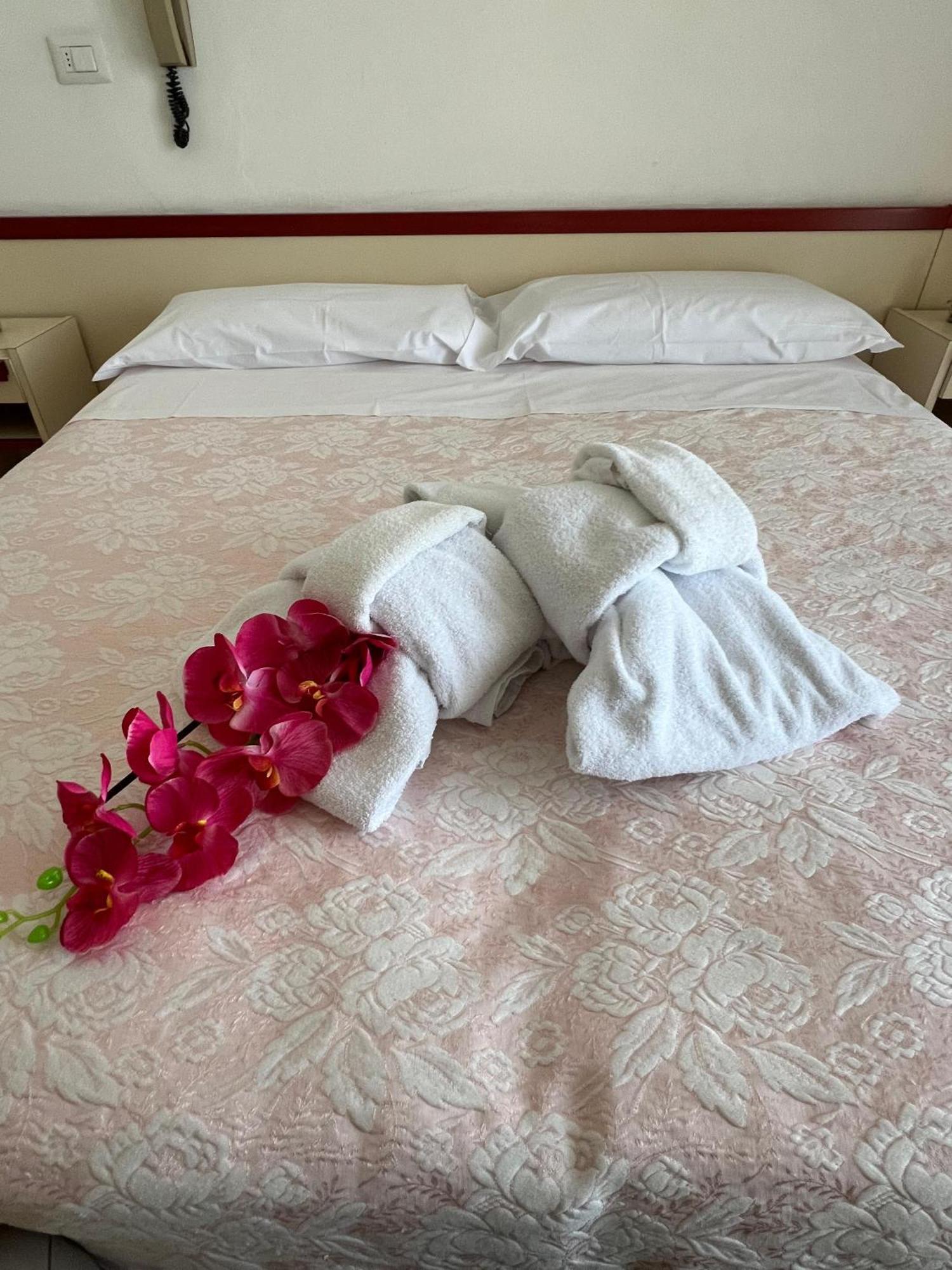 Due Gemelle Otel Rimini Dış mekan fotoğraf